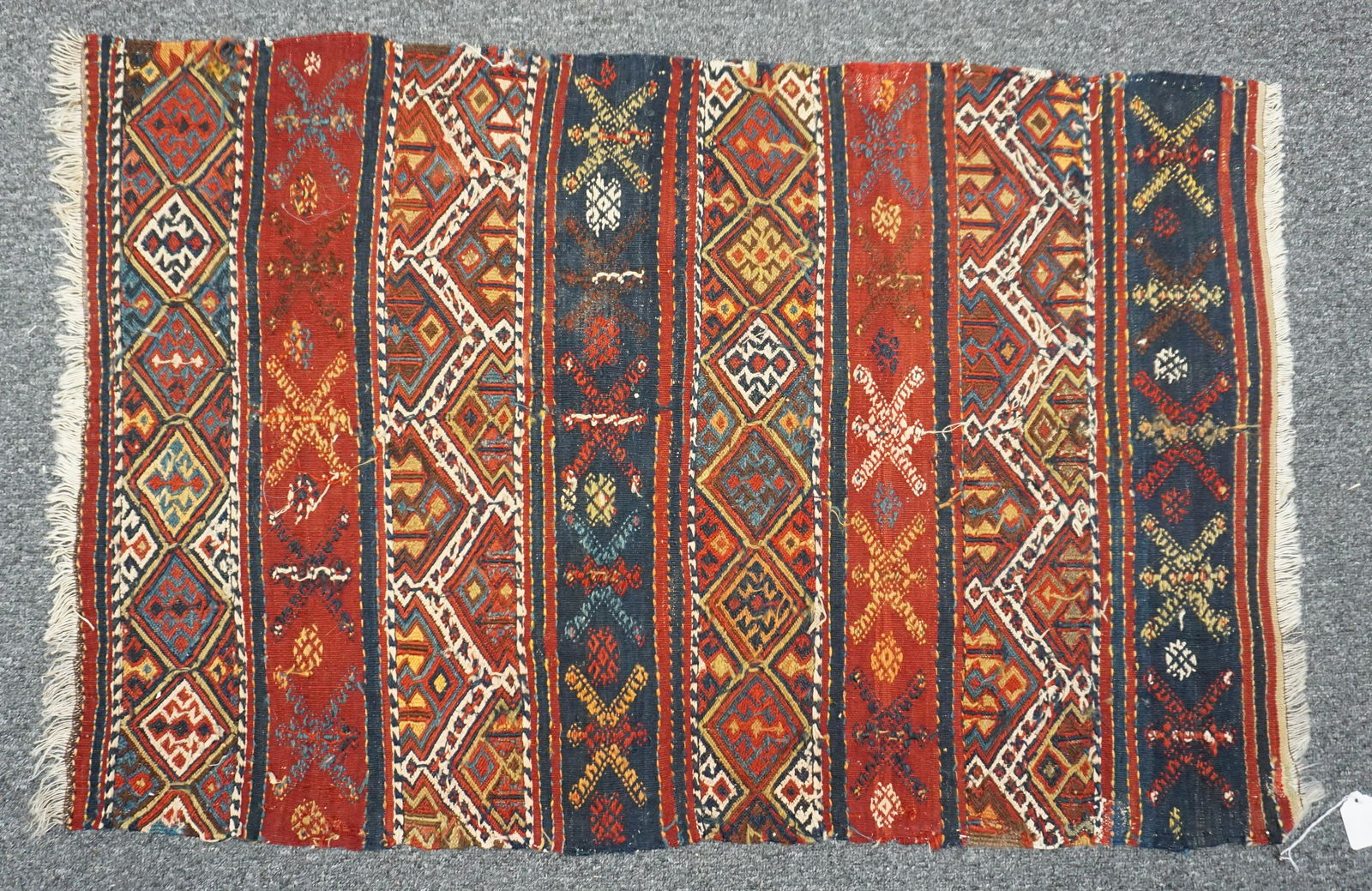 MOROCCAN ANTIQUE TRIBAL RUG (1 of 6)