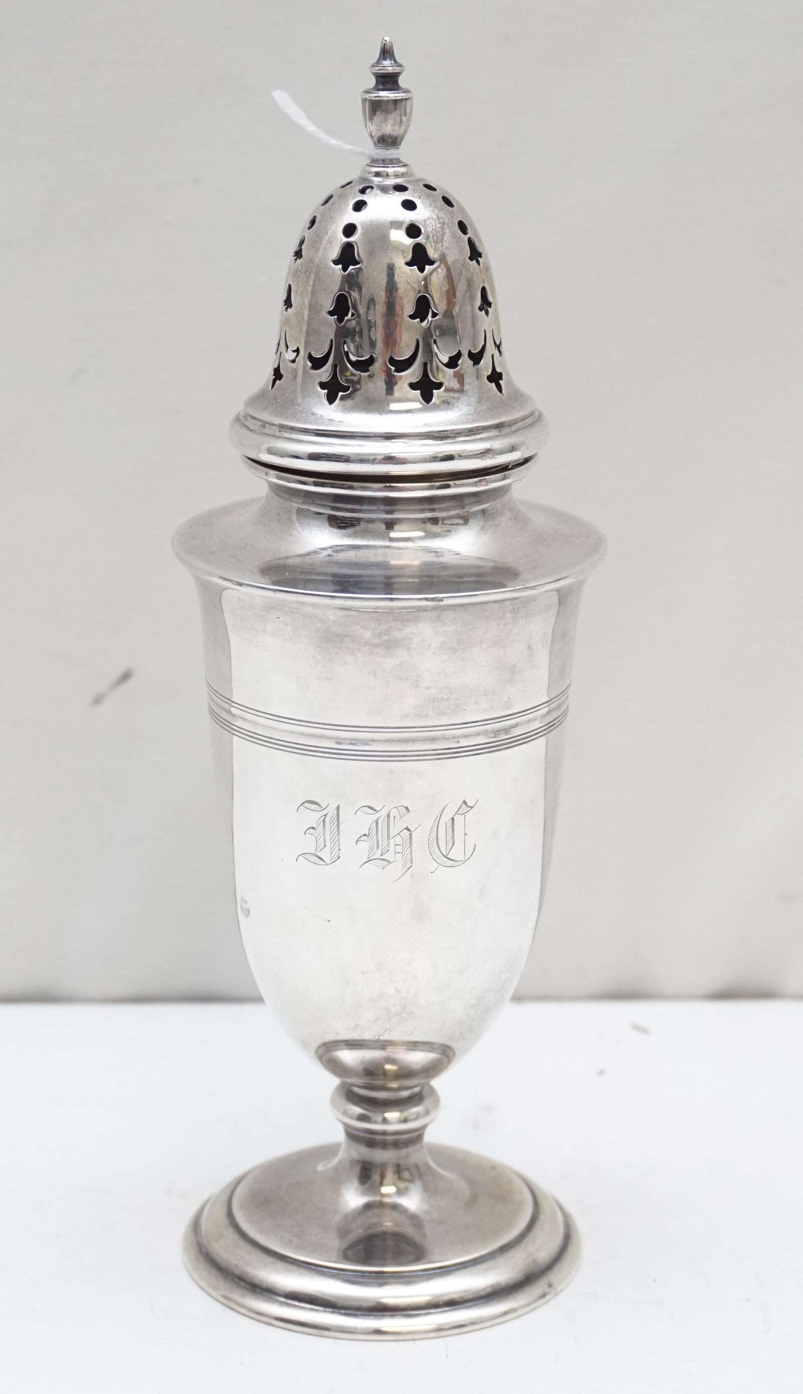 AMERICAN STERLING SILVER MUFFINEER (1 of 6)