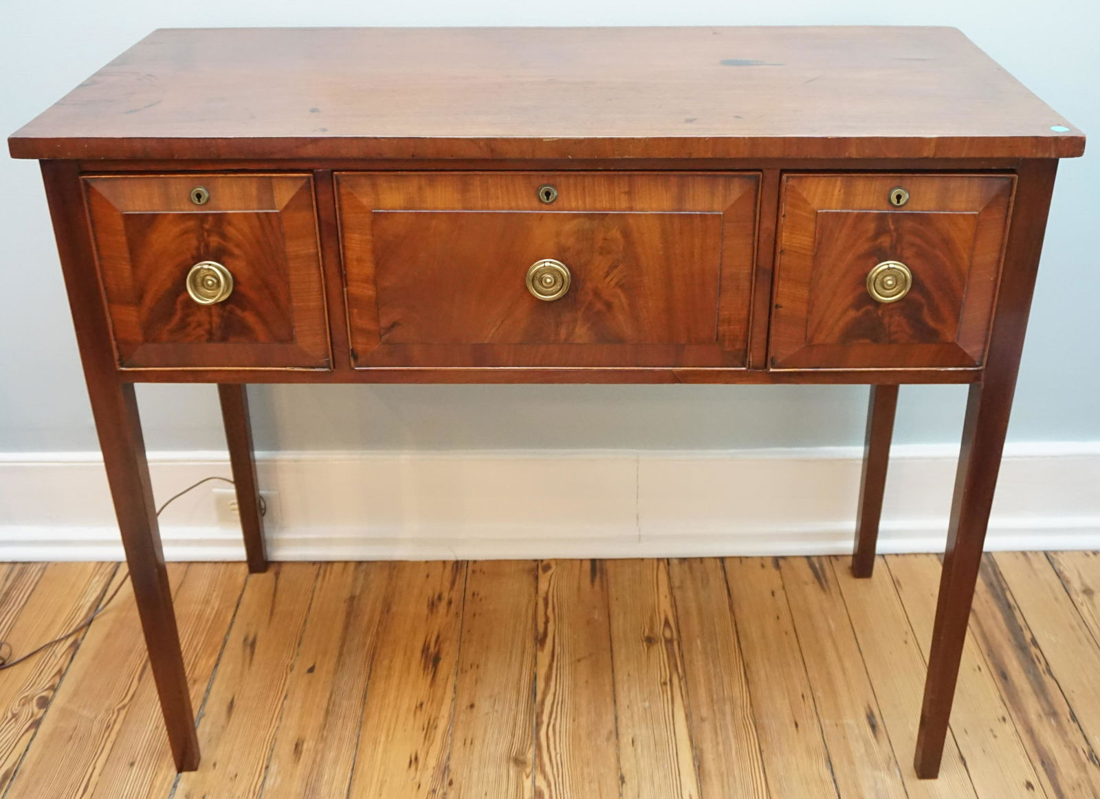 MAHOGANY HEPPLEWHITE 3 DRAWER HUNTBOARD (1 of 8)