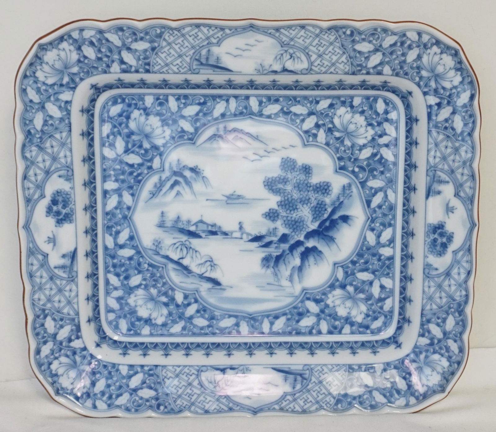EXPORT PORCELAIN BLUE & WHITE DISH (1 of 6)