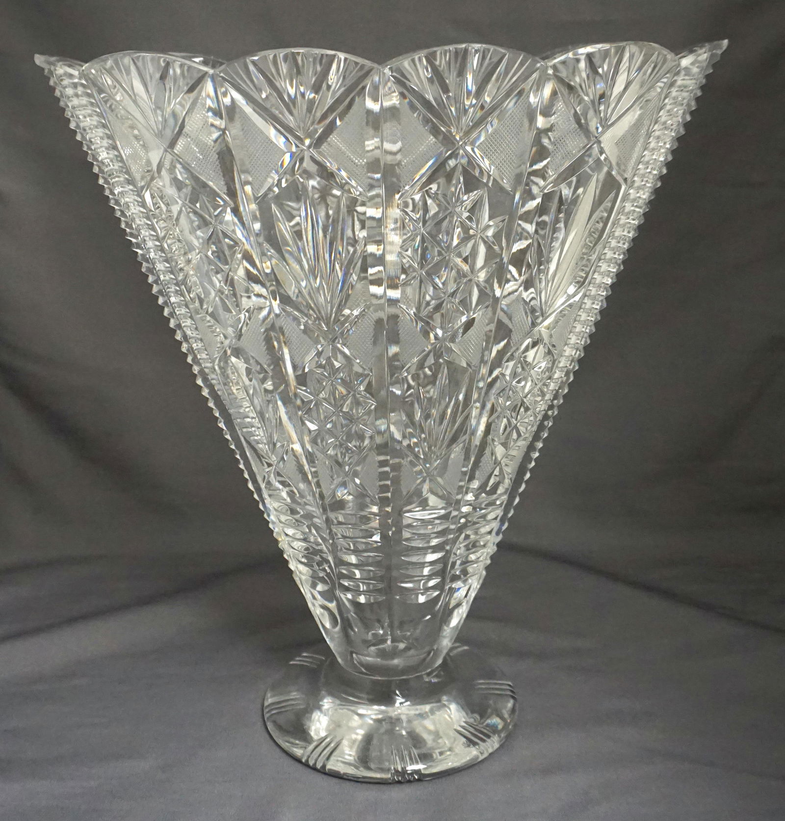 LARGE AMERICAN BRILLIANT FAN VASE (1 of 9)