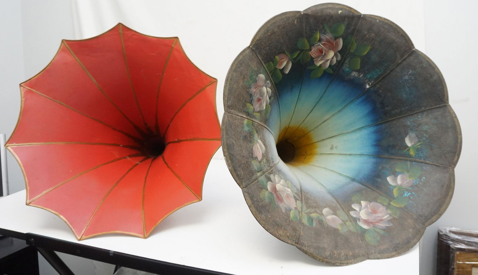 2 LARGE ANTIQUE PHONOGRAPH HORNS (1 of 6)