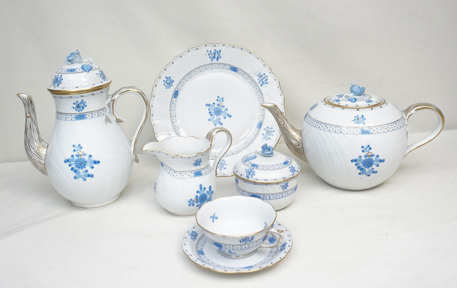 29 pc HEREND BLUE GARDEN TEA / COFFEE SERVICE (1 of 7)