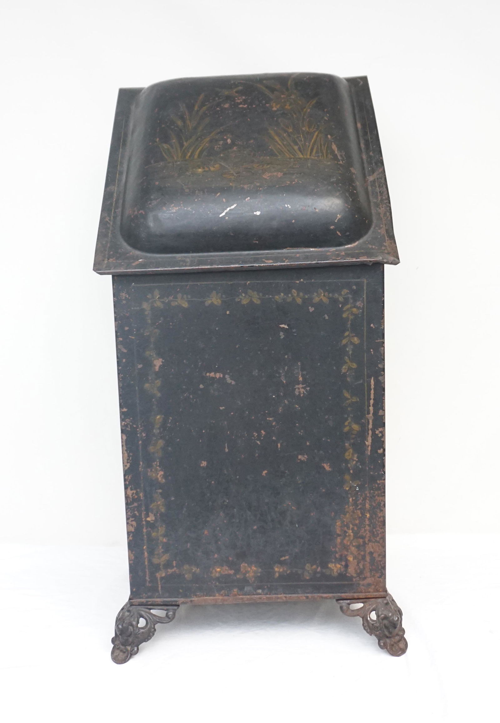 ANTIQUE TOLE COAL SCUTTLE (1 of 6)