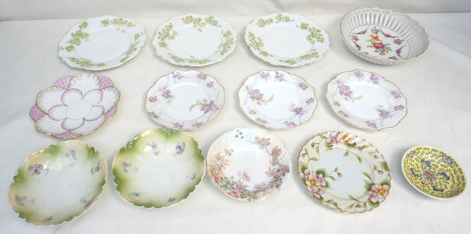 13 VINTAGE / ANTIQUE PORCELAIN PLATES & BOWLS (1 of 7)