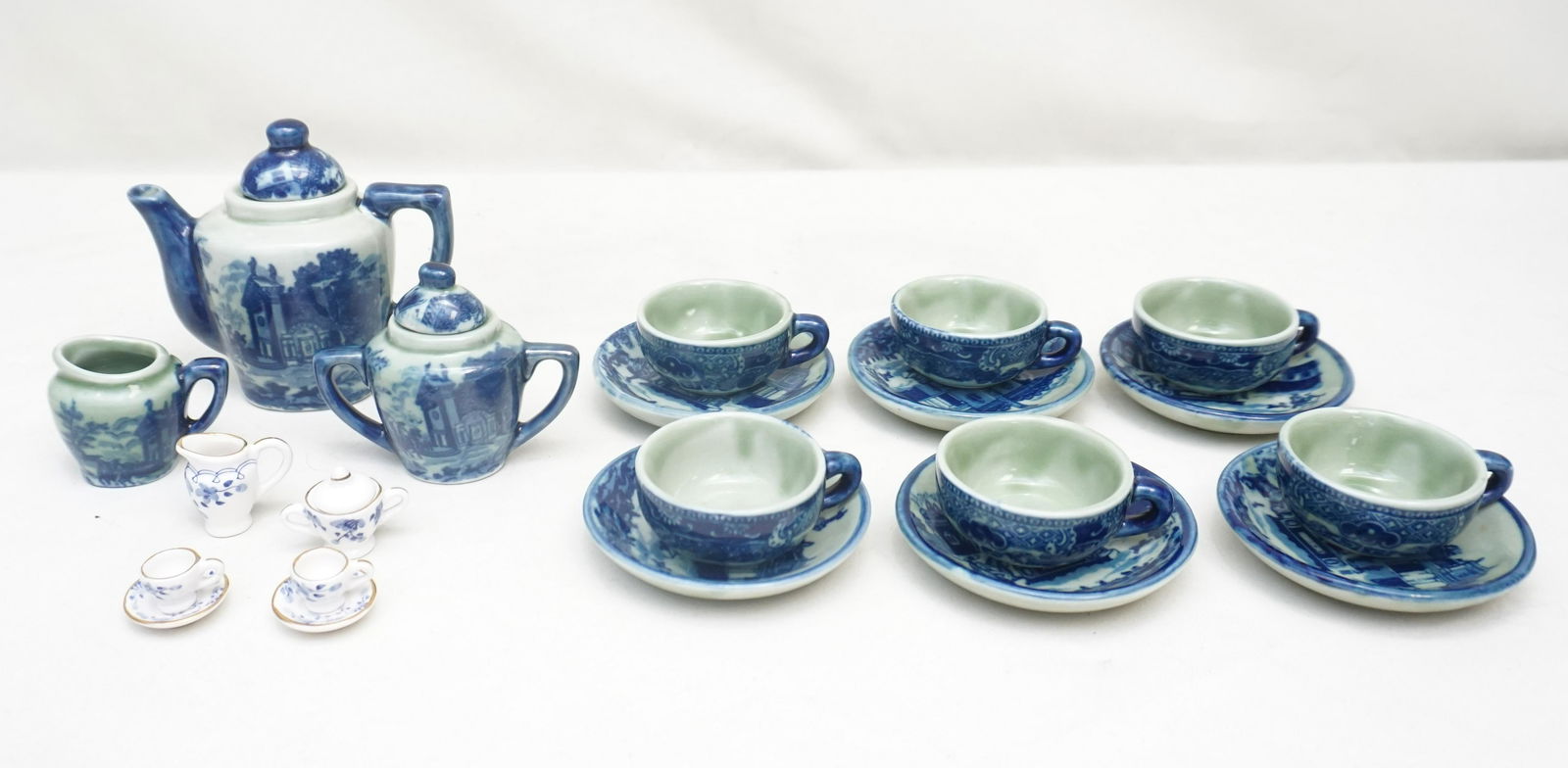 2 VINTAGE CHINESE TOY PORCELAIN TEA SETS (1 of 7)