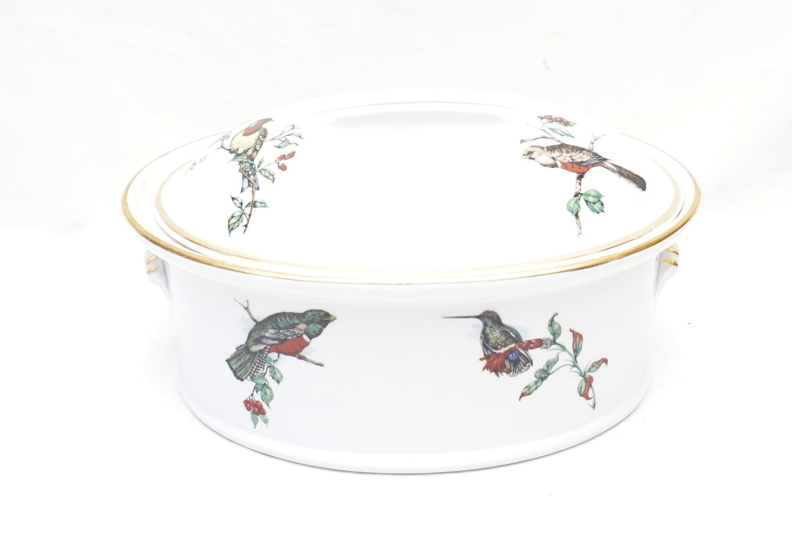 PILLIVUYT FRENCH PORCELAIN CASSEROLE: Vintage Pillivuyt French Porcelaine Oval Casserole and Lid White with Various Birds Decoration. Measures 10 1/2"x7 1/2"x5 1/2". Weight 4 pds 12 oz. PROVENANCE: A Private Charleston SC Estate.