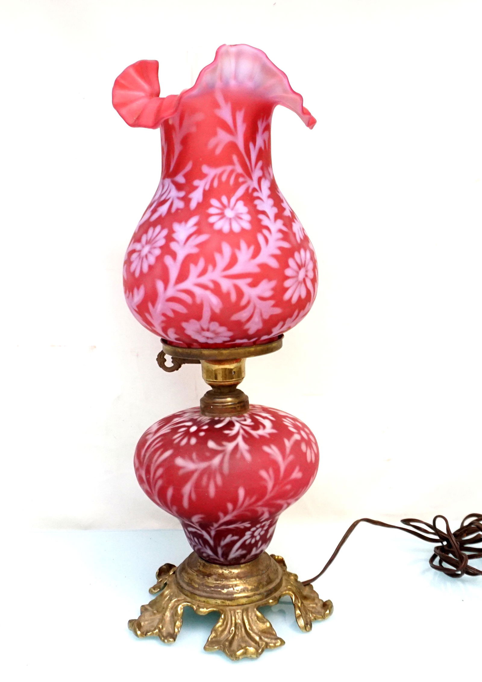 FENTON CRANBERRY DAISY & FERN LAMP (1 of 6)