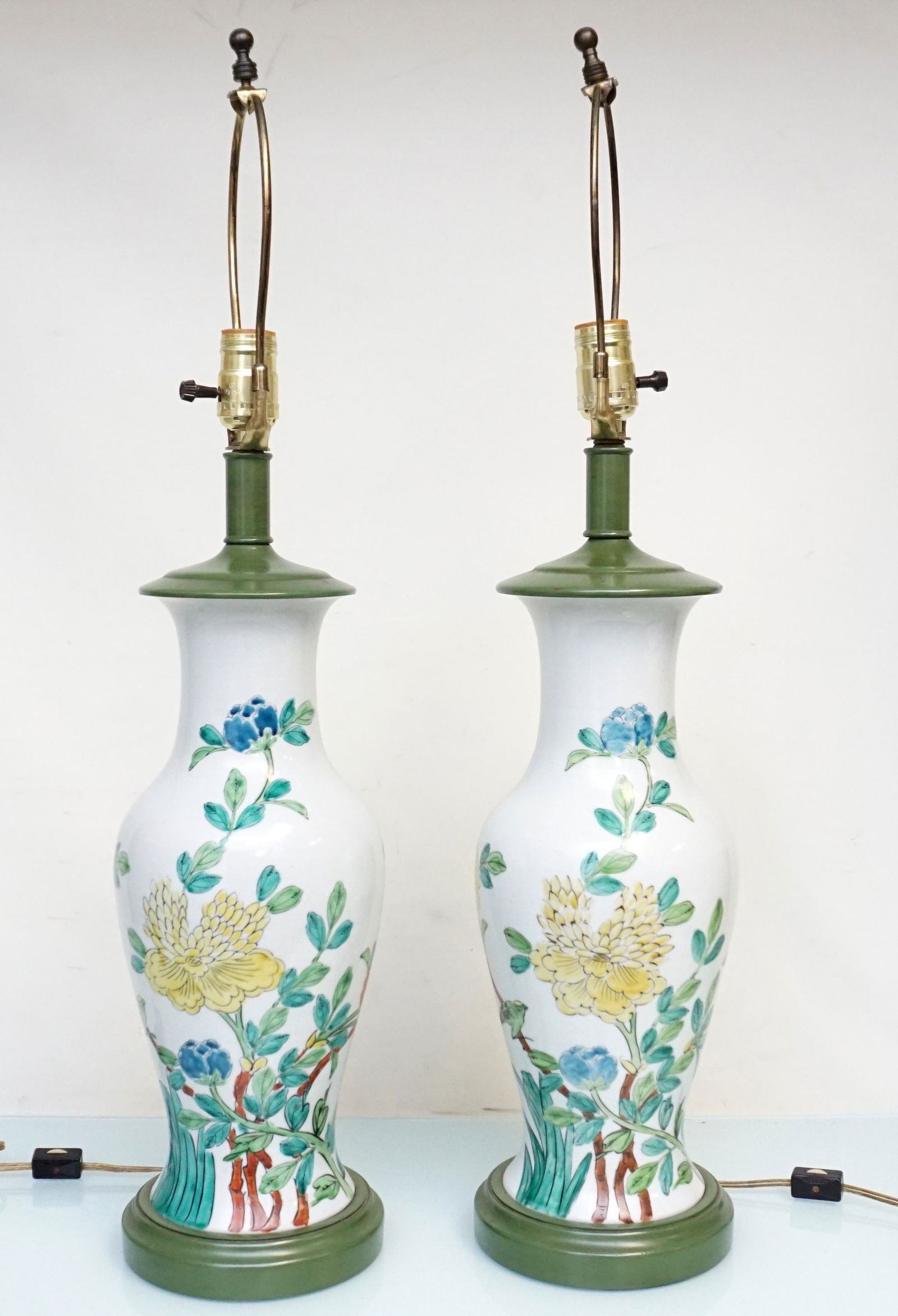PAIR HAND PAINTED CHINESE BIRDS & MUM LAMPS (1 of 7)