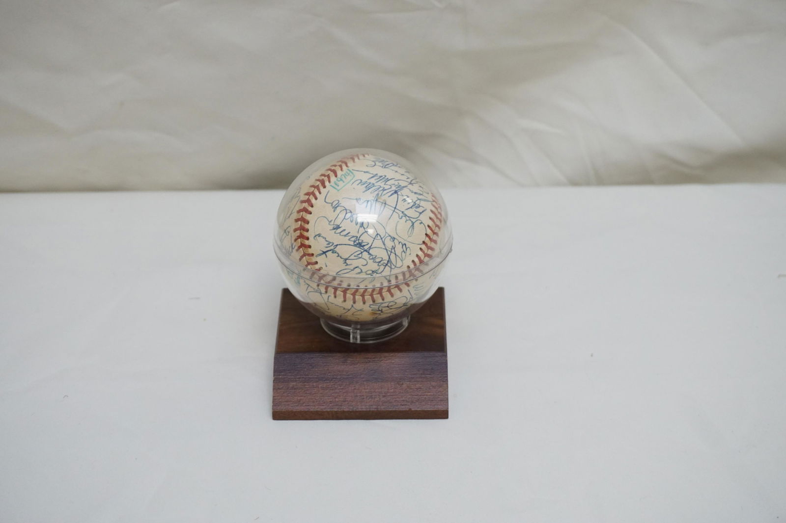 1974 METS TEAM SIGNED BASEBALL ~ YOGI BERRA , TOM (1 of 9)