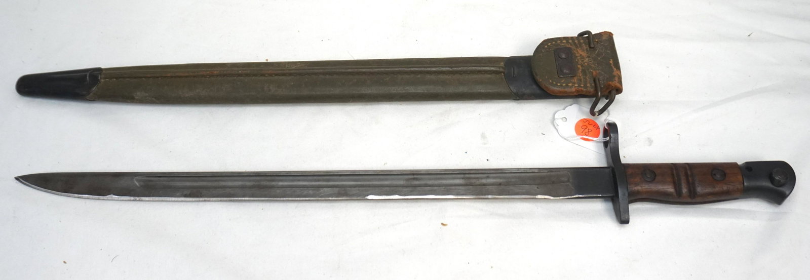 WWI ERA REMINGTON 1917 ENFIELD BAYONET: Antique US GI WWI Era Remington Model 1917 Enfield Bayonet and Scabbard. Measures 21 3/4" overall and with a 17" Blade, Designed to be used with the US M1917 Enfield 30 caliber Rifle as well as 7 diff