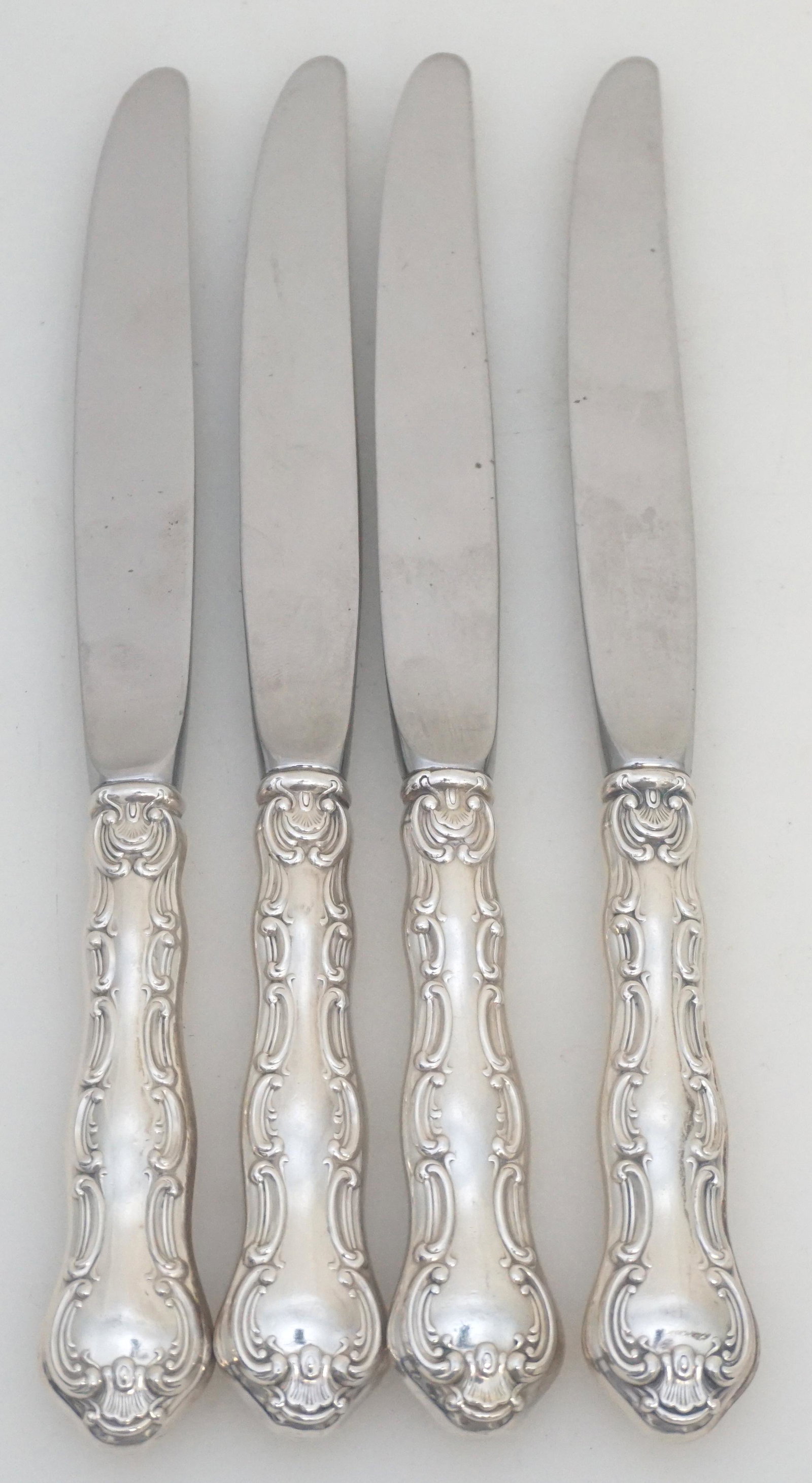 4 GORHAM STERLING STRASBOURG DINNER KNIVES: Four (4) Gorham Sterling Silver Dinner Knives. Each 9". Stainless Blades. Weight is 9 oz including the stainless. First produced around 1897, Gorham Strasbourg is a tip-heavy silverware pattern featur
