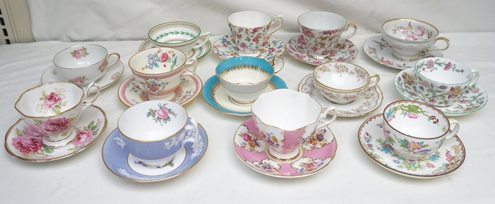13 TEACUP / SAUCER SETS SPODE - MINTON - MORE: 26 Piece Antique and Vintage Cup and Saucers, Minton, Spode, Limoges and others. All in Good Condition. Weight on al combined 7 pds. PROVENANCE: A Private Charleston SC Estate.
