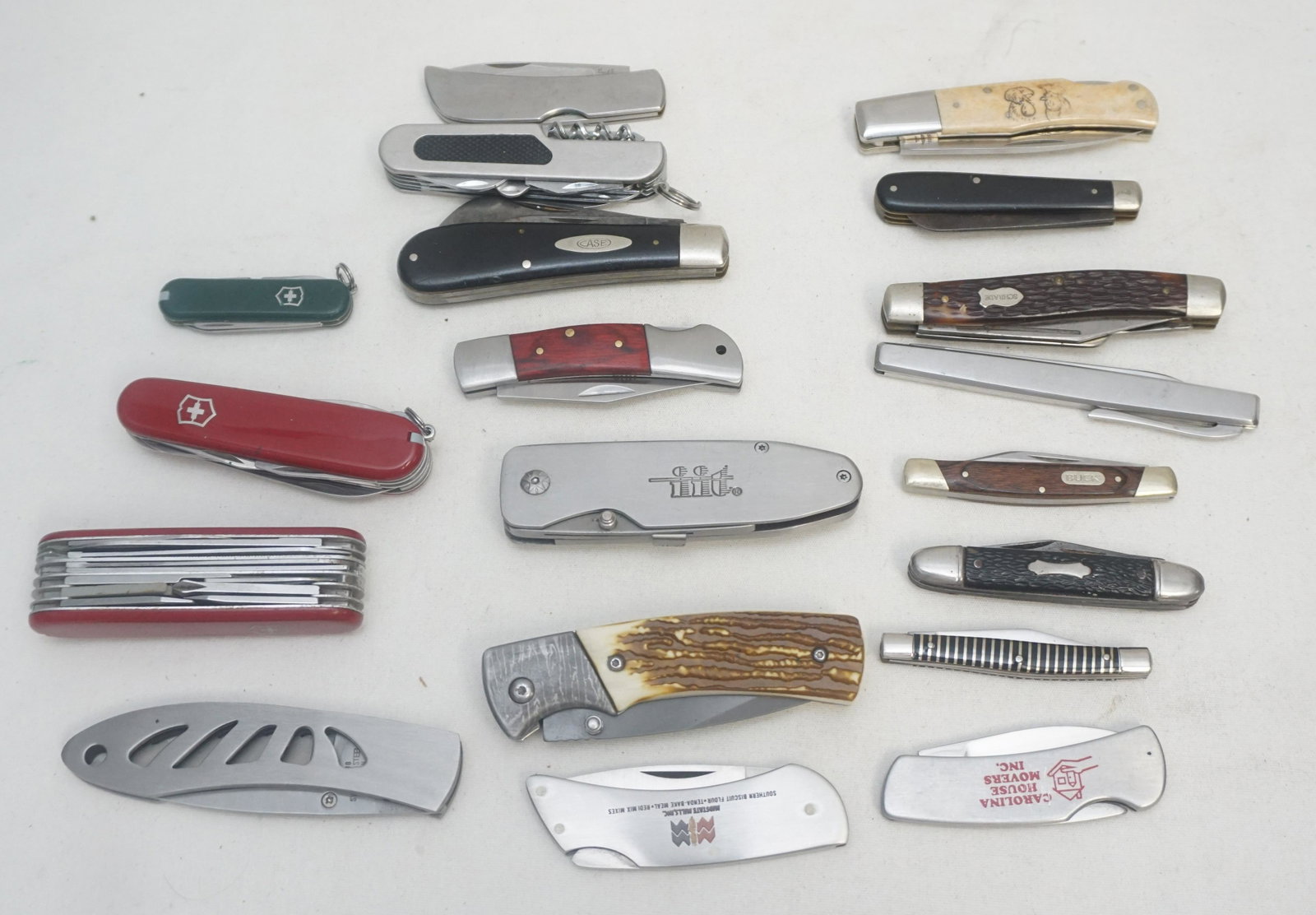 GROUP OF 19 POCKET KNIVES: Large Grouping of 19 Pocket Knives including Schrade, Parker, Victornox, Boker, Buck, 1984 Gamecocks and many more. Weight on all 3 pds 5 oz. PROVENANCE: A Charleston SC Private Estate.