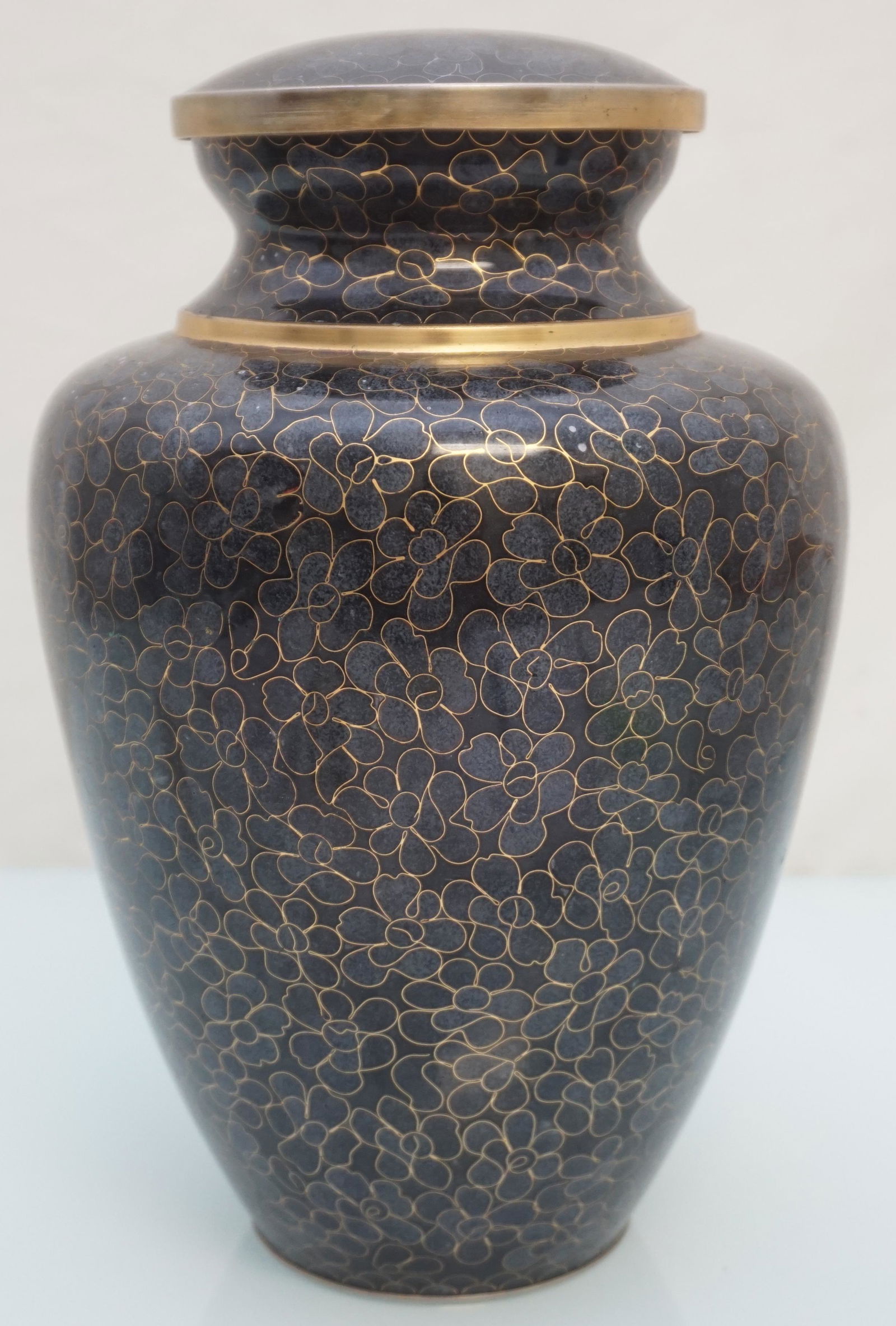 LARGE CLOISONNE GINGER JAR (1 of 7)