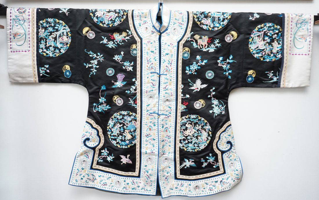 CHINESE EMBROIDERED SILK CEREMONIAL ROBE (1 of 19)