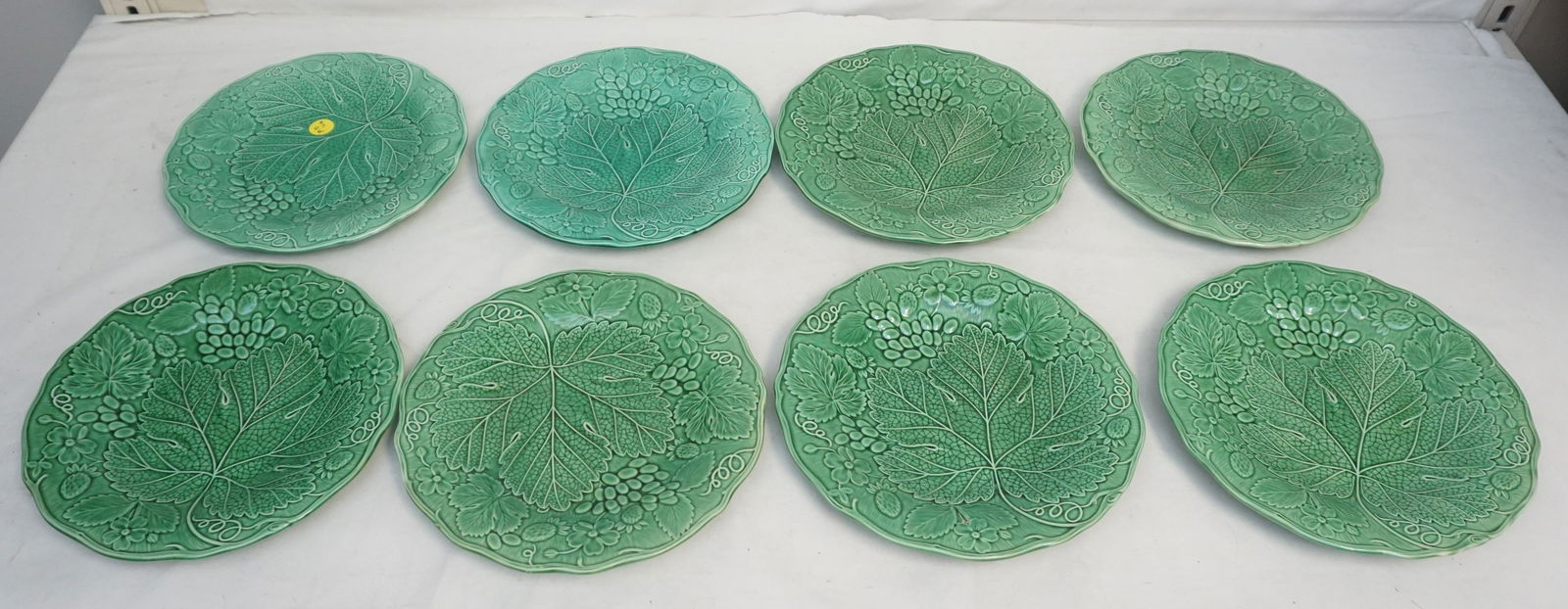 8 MAJOLICA GREEN LEAF STRAWBERRY GRAPE PLATES (1 of 6)