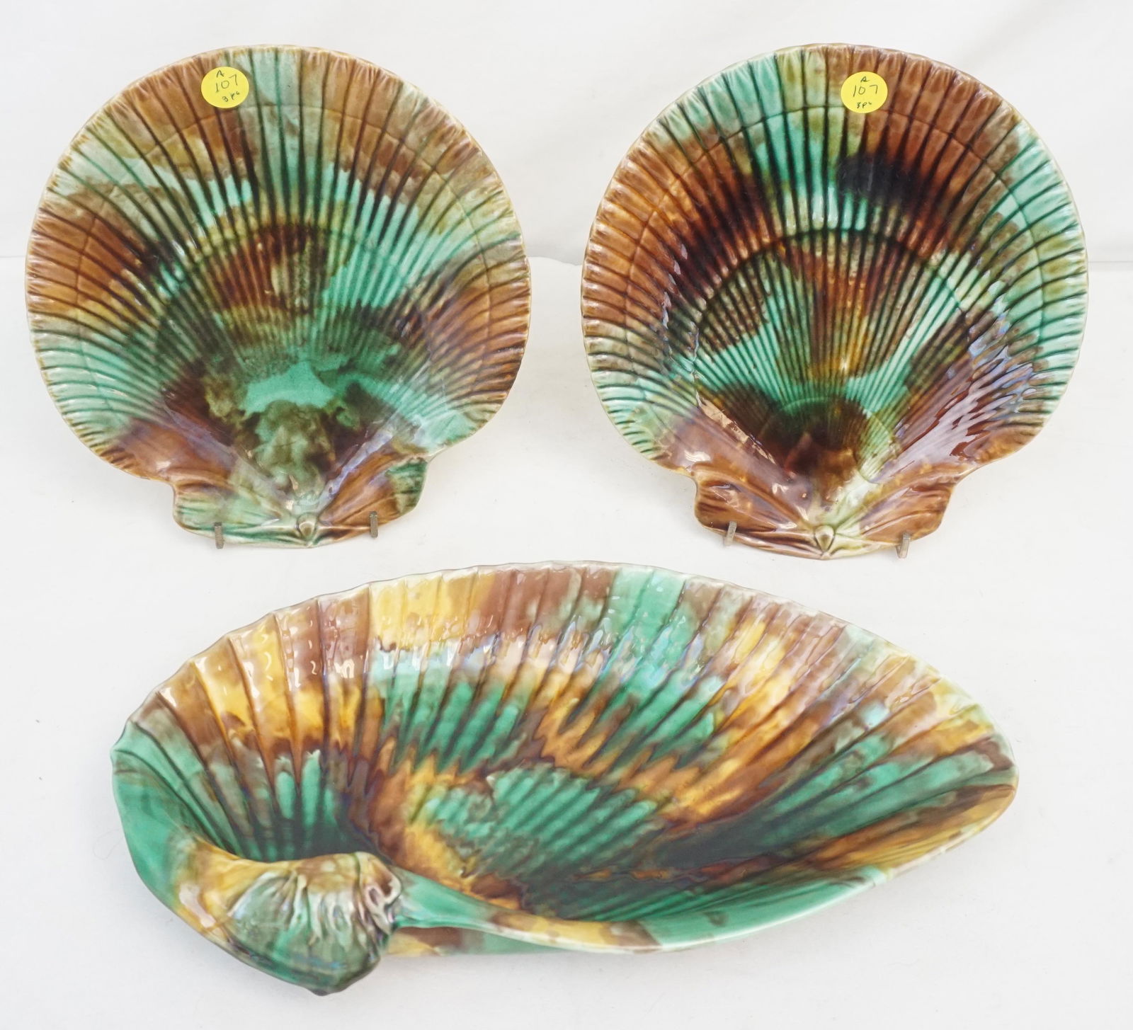 3 PC WEDGWOOD MAJOLICA SHELL BOWL & DISHES (1 of 9)