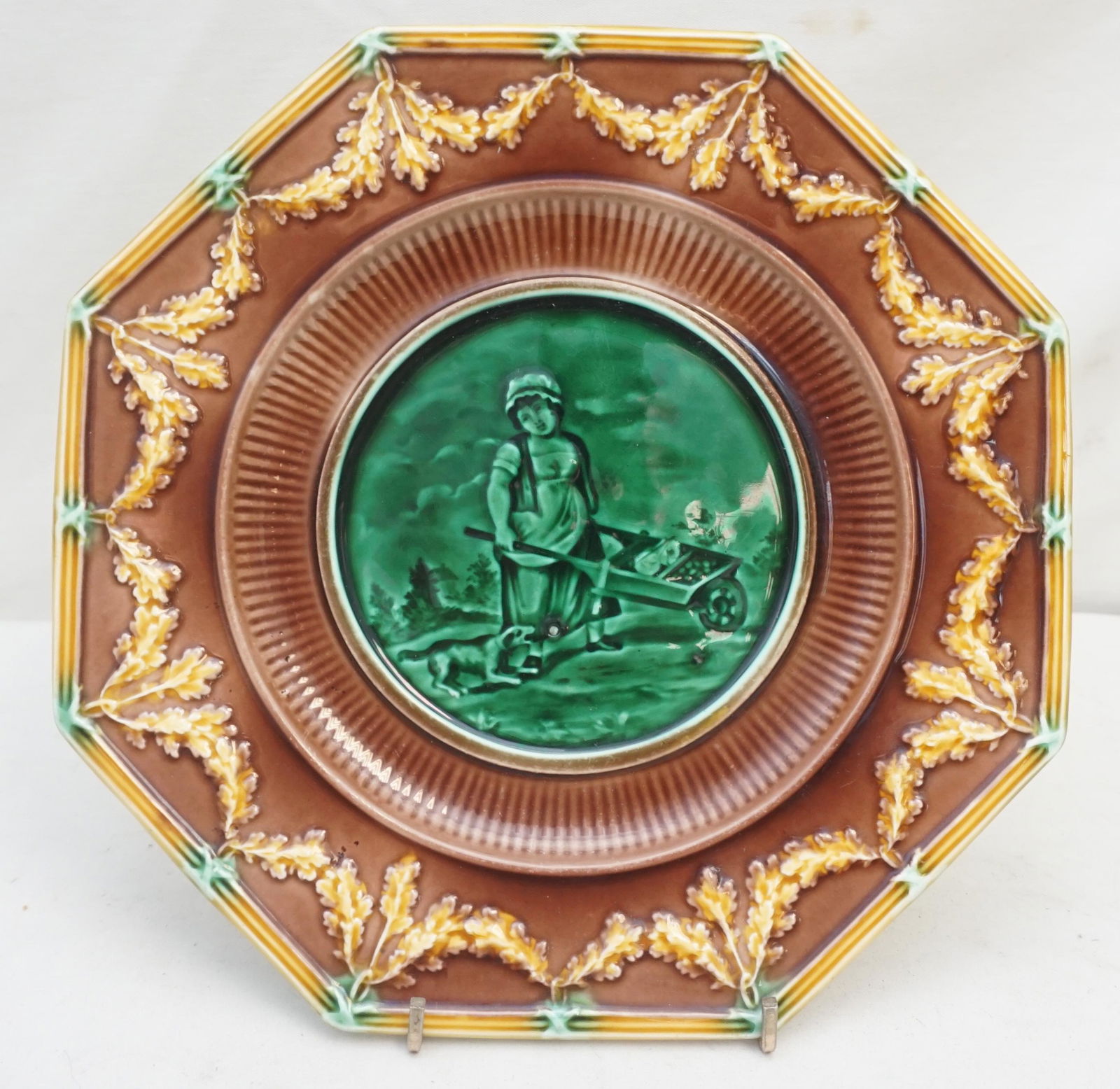 WEDGWOOD MAJOLICA PICTORIAL PLATE (1 of 7)