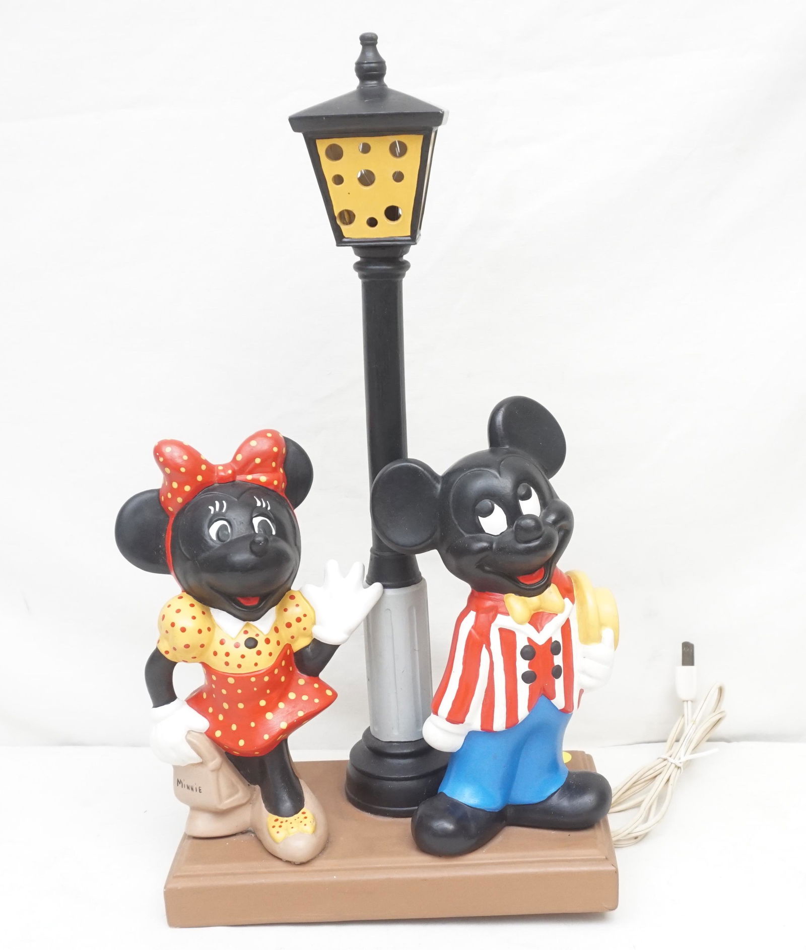 MICKEY & MINNIE VINTAGE LAMP (1 of 10)