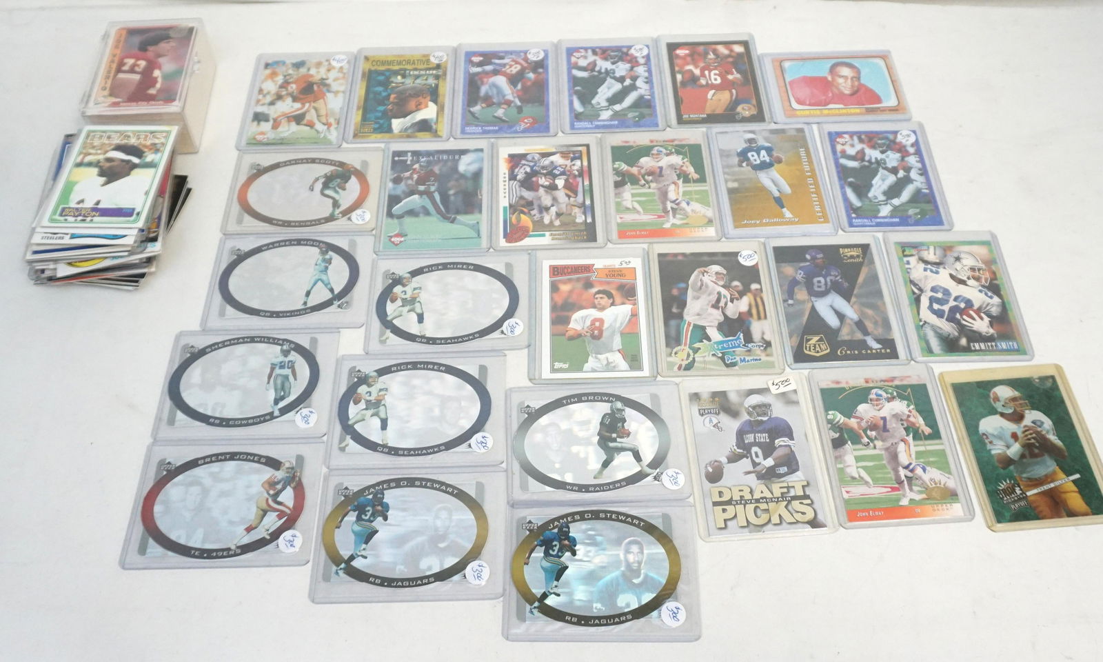 VINTAGE NFL STAR PLAYER TRADING CARDS (1 of 13)