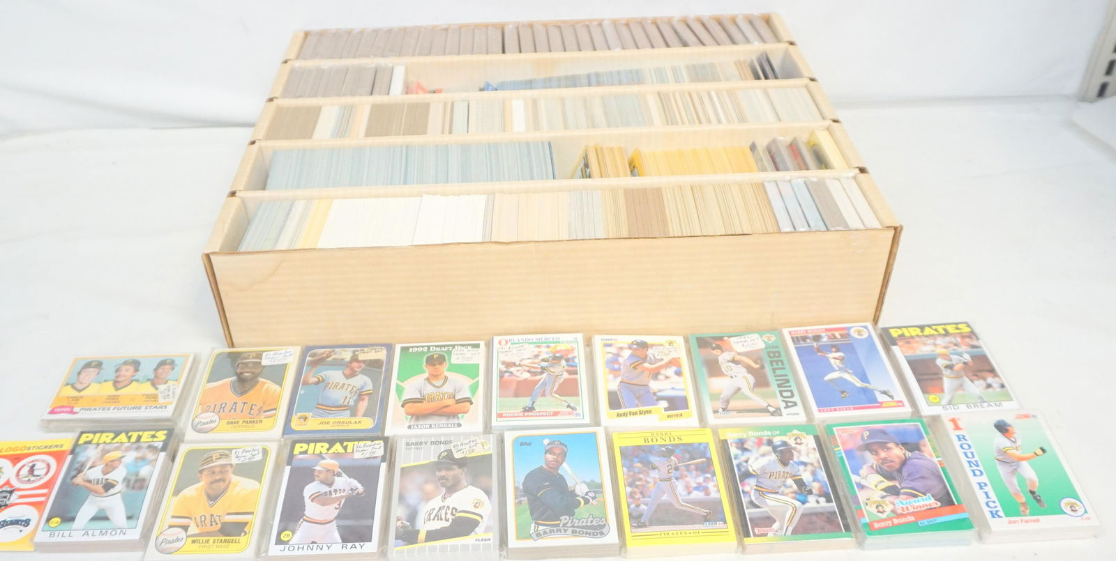 LARGE LOT OF PIRATES BASEBALL CARDS (1 of 8)