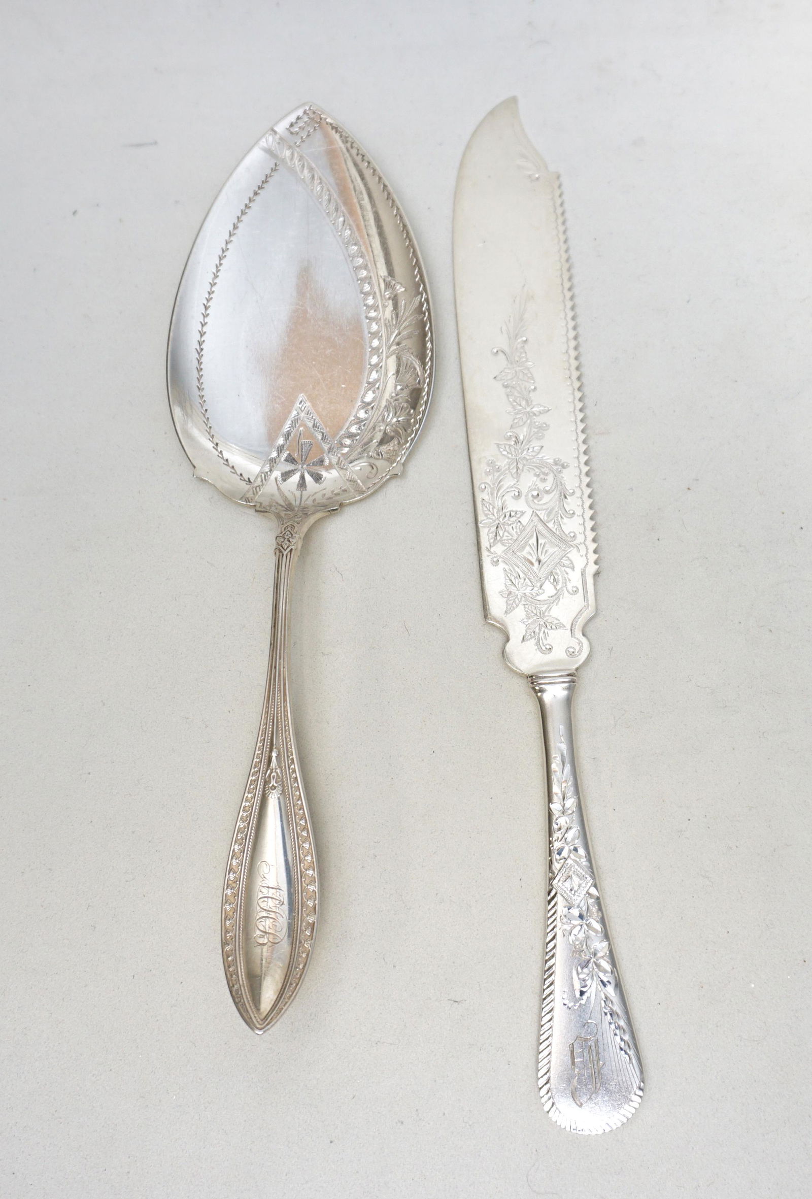 2 ANTIQUE STERLING FISH SERVER & KNIFE (1 of 6)