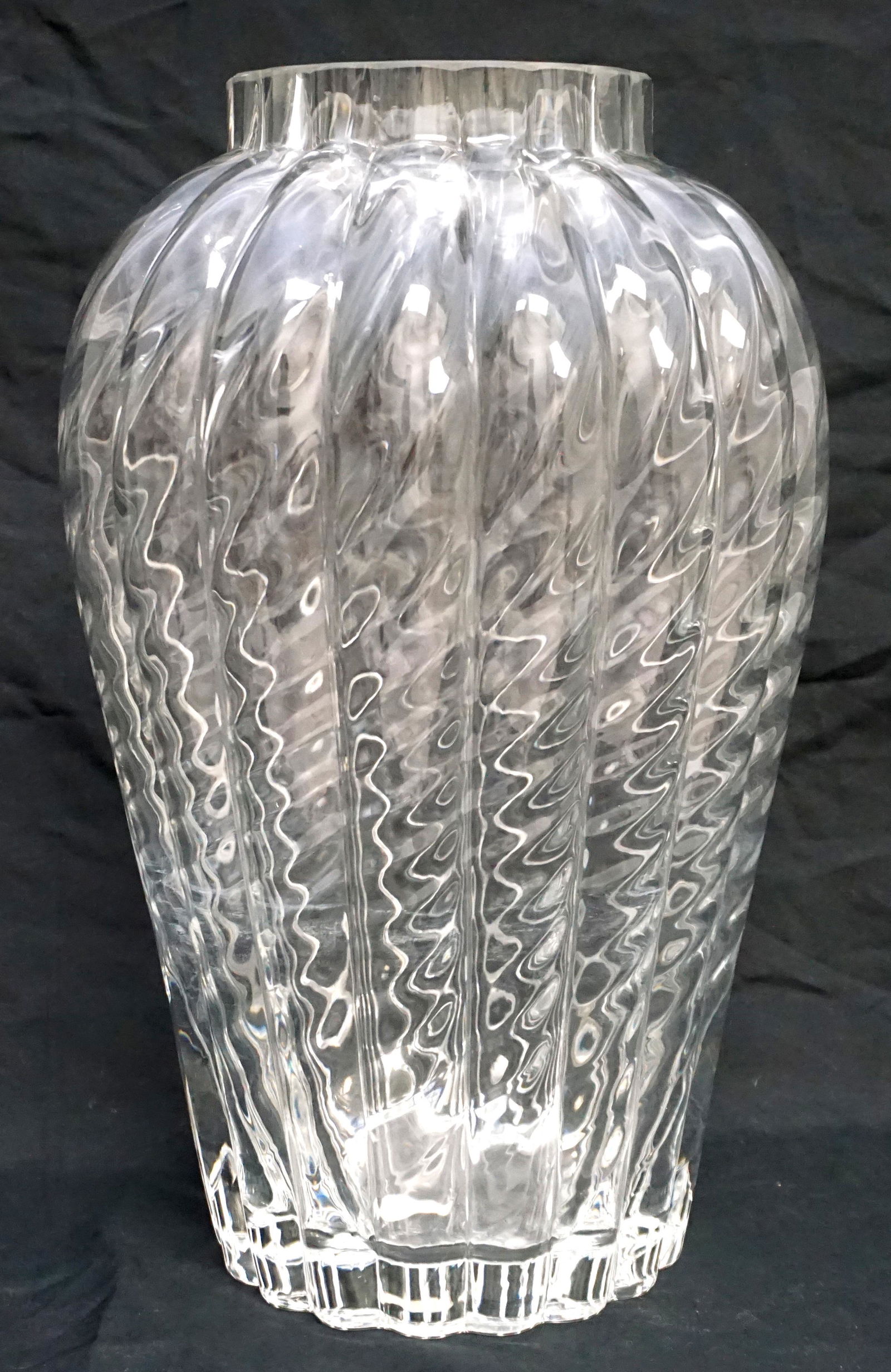 LARGE TIFFANY CRYSTAL VASE (0232) on Oct 24, 2021 Charleston Estate Auctions in SC