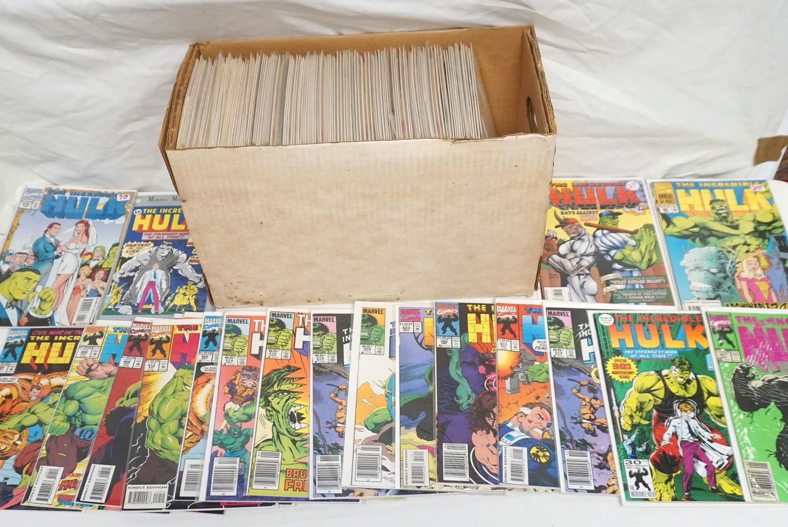 LARGE LOT OF THE INCREDIBLE HULK COMICS (1 of 6)