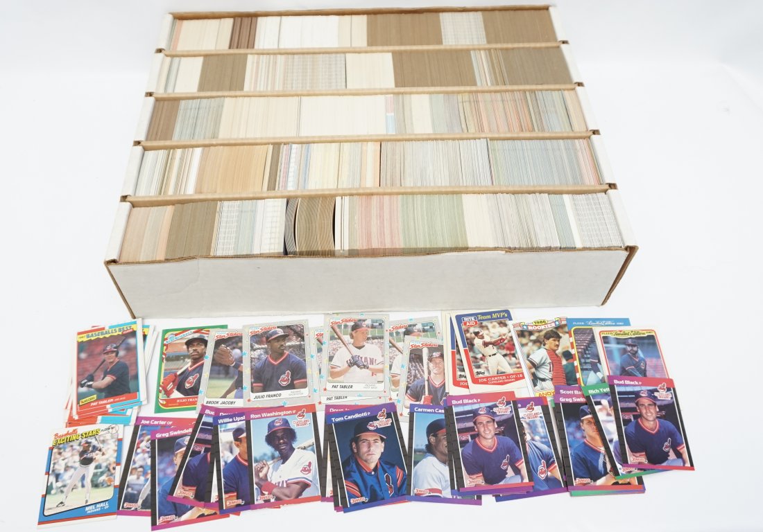 LARGE LOT OF VINTAGE INDIANS BASEBALL CARDS (1 of 3)