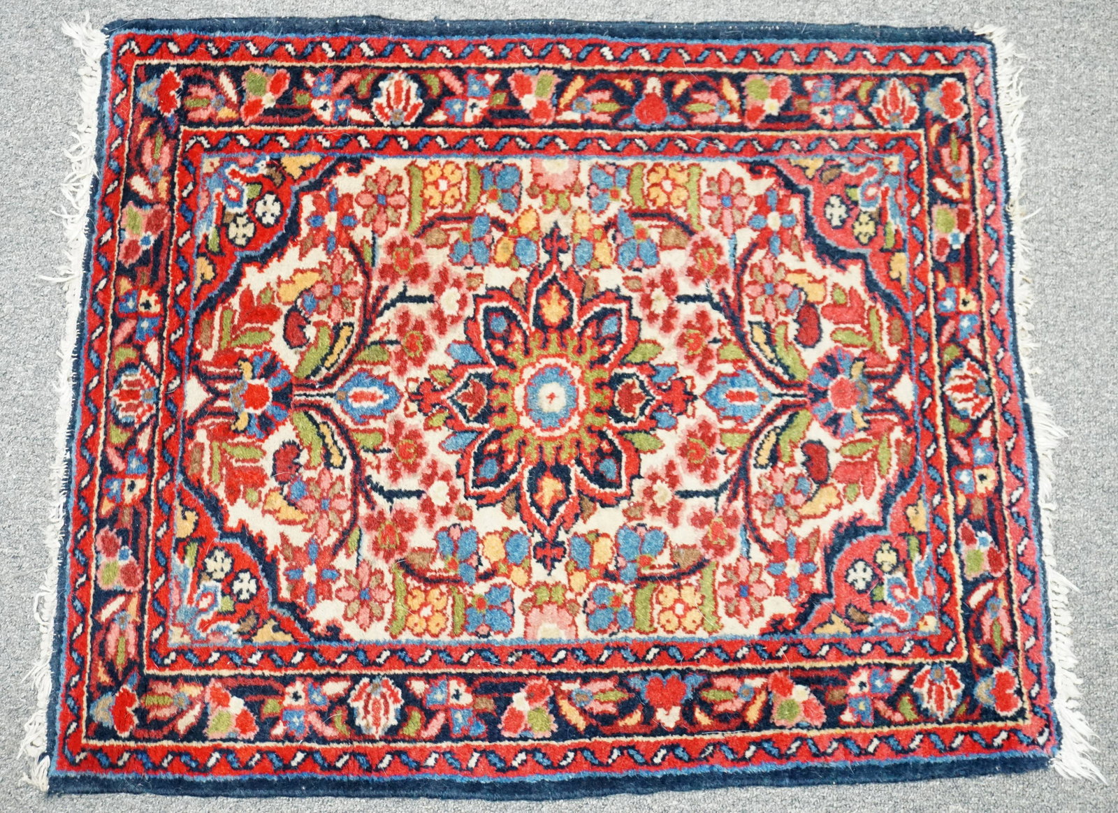 HAND KNOTTED WOOL HERIZ SERAPI RUG (1 of 5)