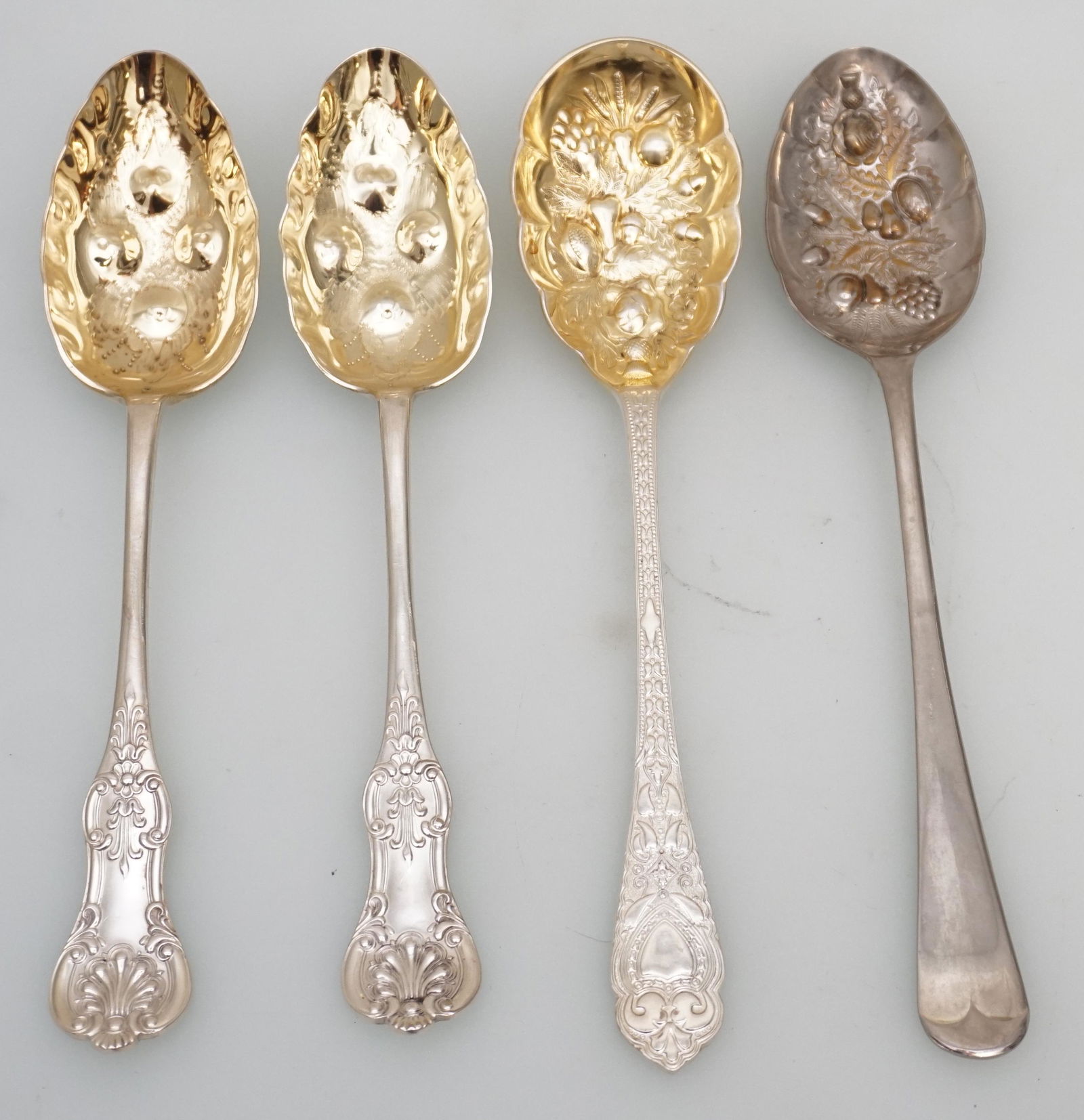 4 ENGLISH SHEFFIELD BERRY SERVING SPOONS (1 of 5)