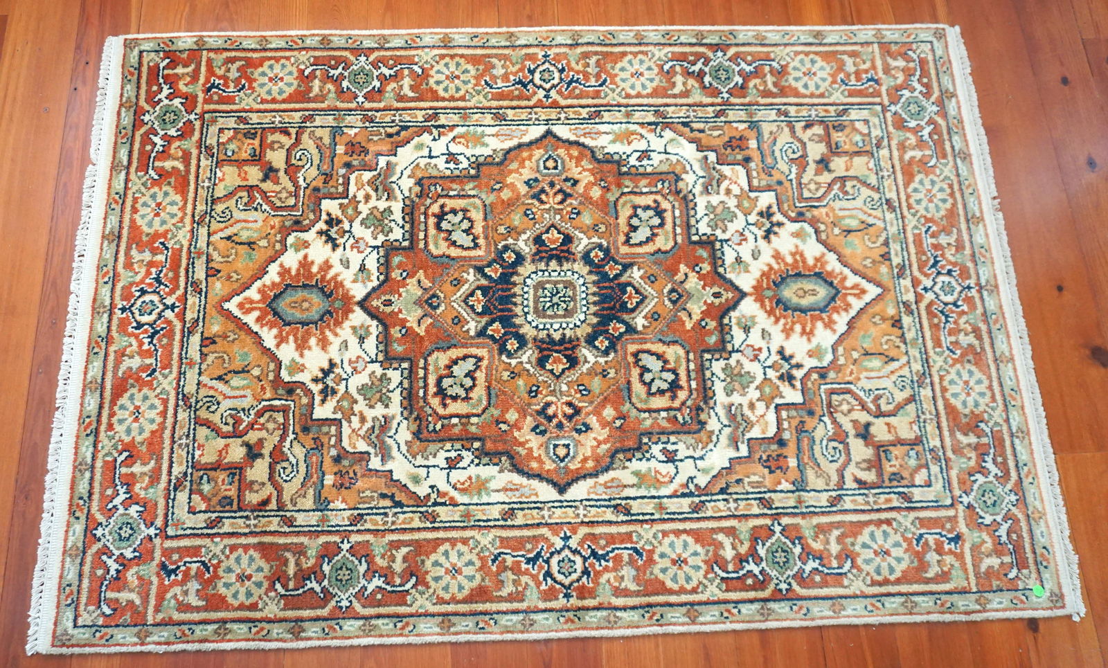 HAND KNOTTED HERIZ RUG INDIA (1 of 5)