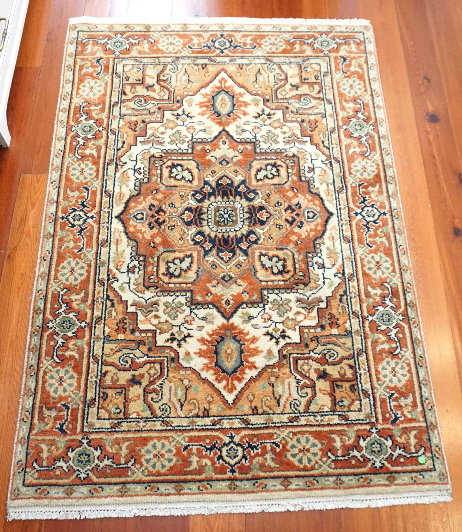 HAND KNOTTED HERIZ RUG INDIA (1 of 4)