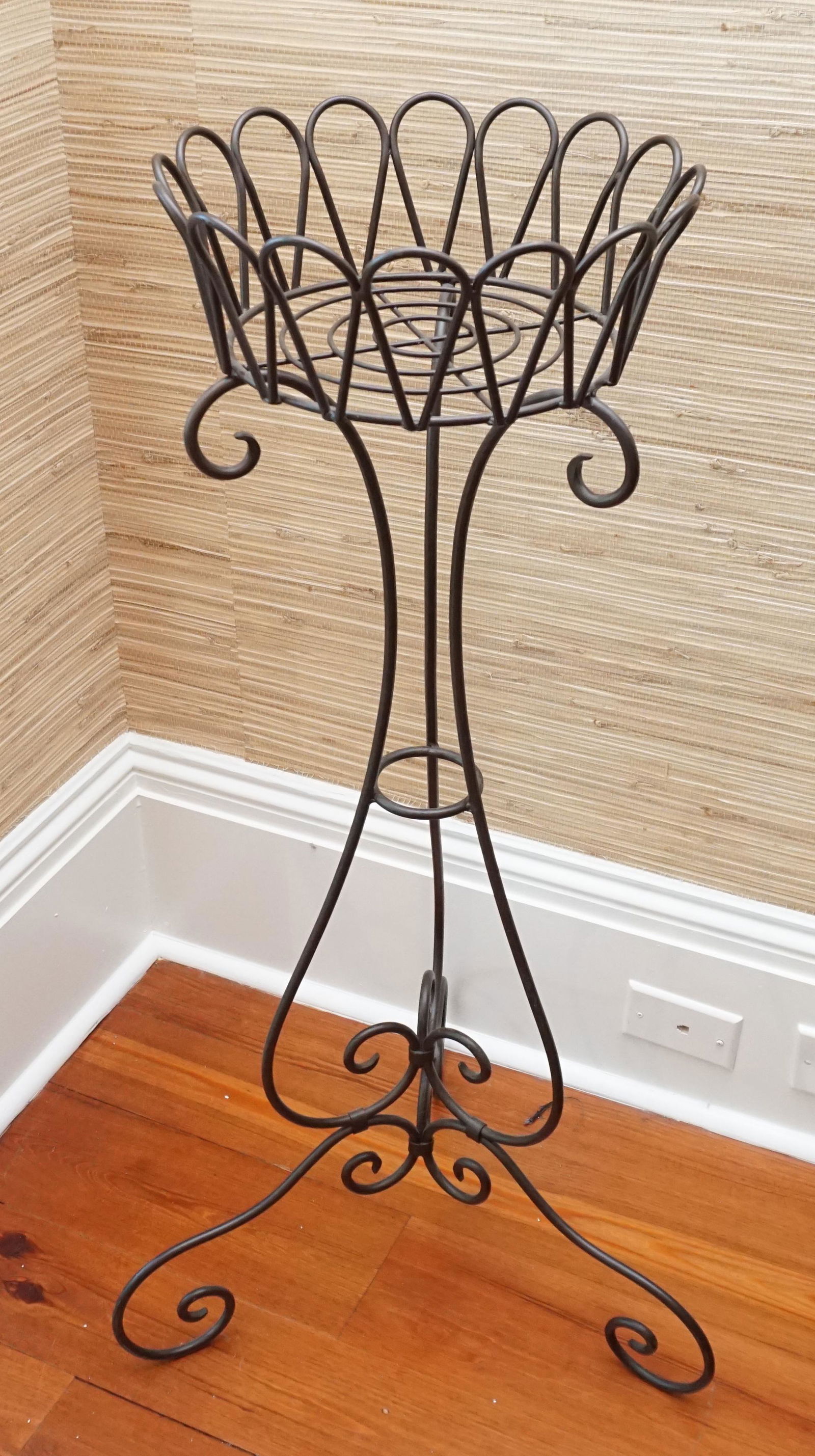 WROUGHT IRON PLANT STAND FRENCH STYLE (1 of 3)