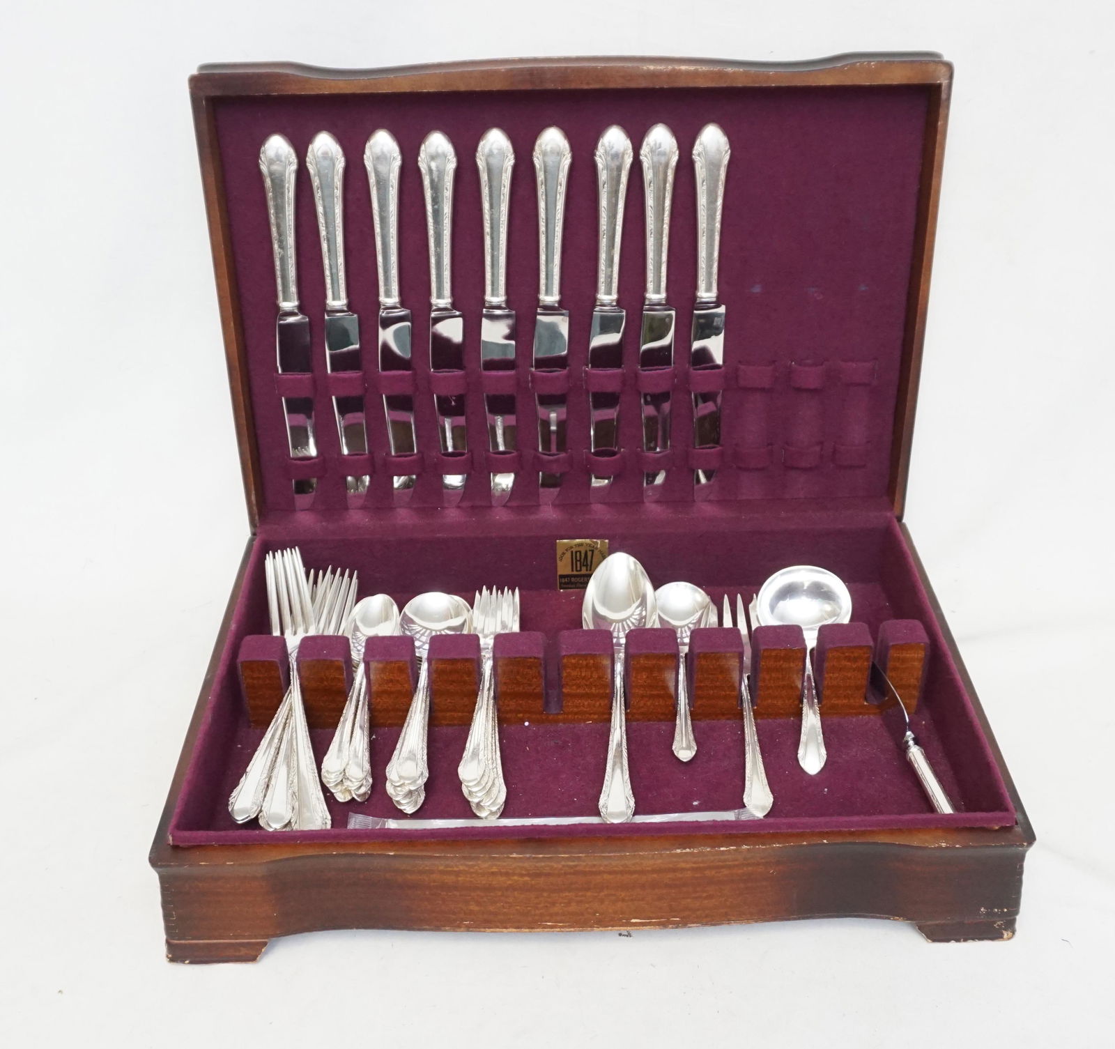 STERLING SRVC FOR 8 PLUS CHASED ROMANTIQUE (1 of 4)