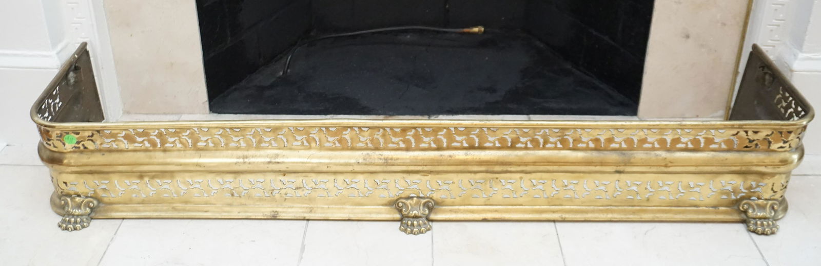 ANTIQUE ENGLISH BRASS FIREPLACE FENDER (1 of 6)