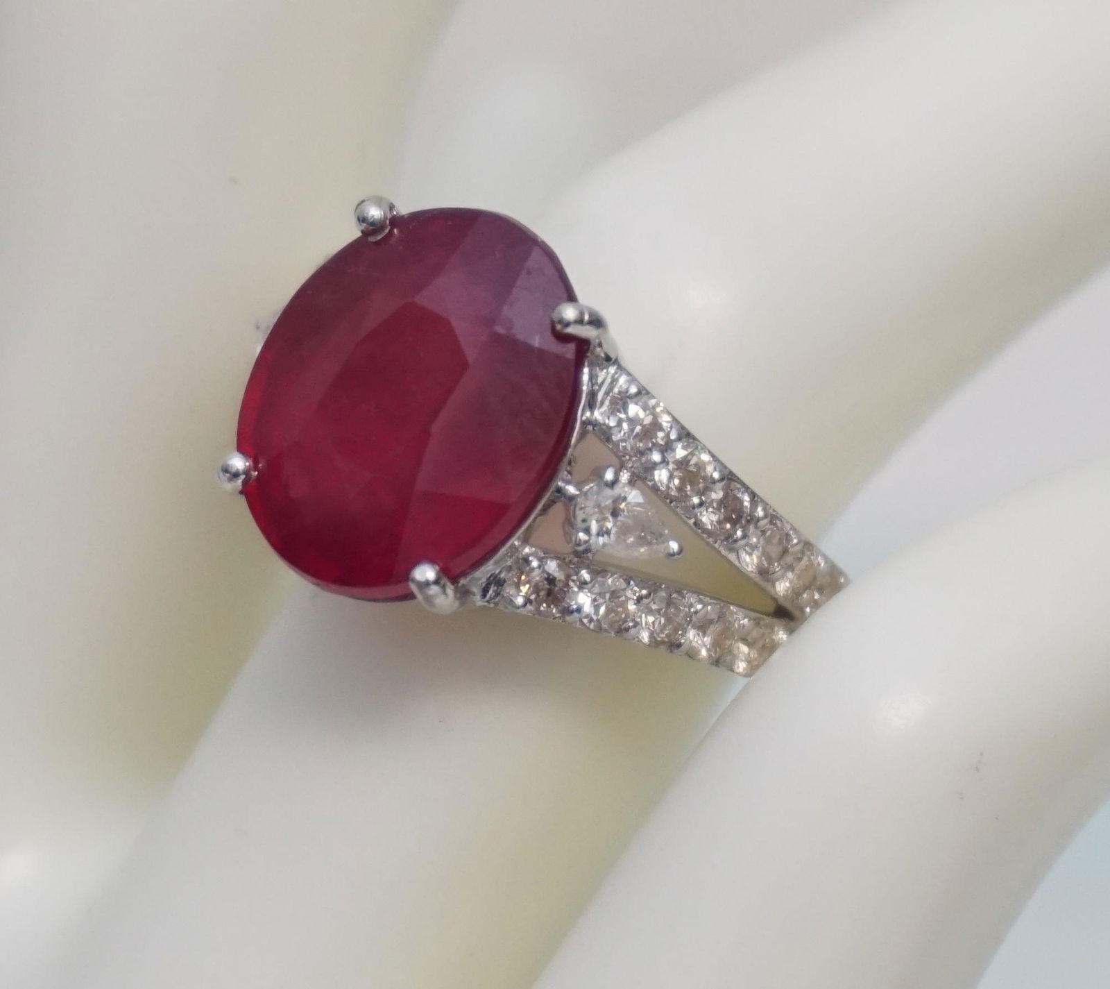 9.70 CT RUBY & DIAMOND RING (SZ 7.5) (1 of 4)