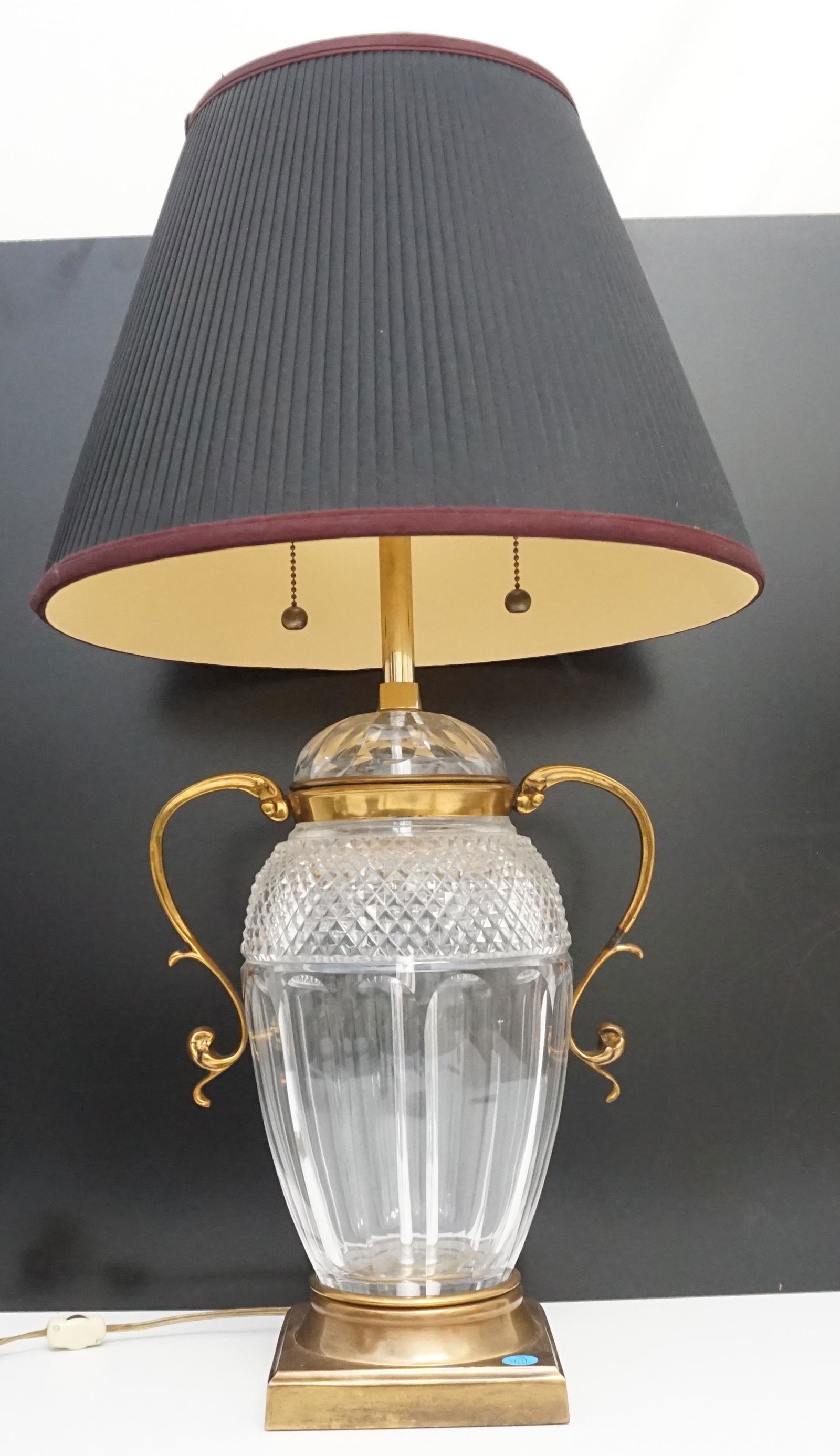 MABRO VINTAGE CUT AND POLISHED REGENCY LAMP (1 of 11)