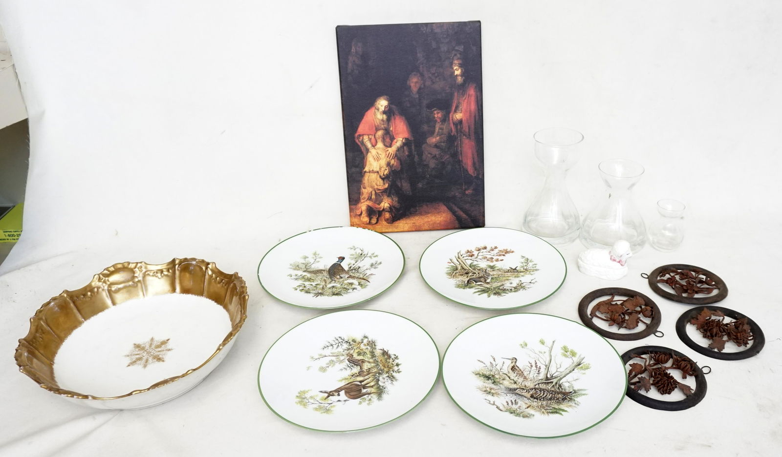 GROUPING VARIOUS DECOR ITEMS (1 of 7)