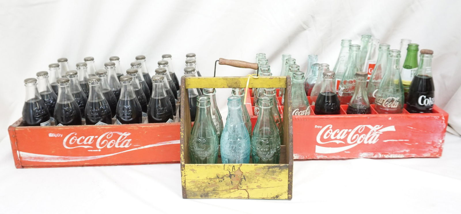 LARGE GROUP COLLECTIBLE COCA COLA & OTHER  BOTTLES (1 of 7)