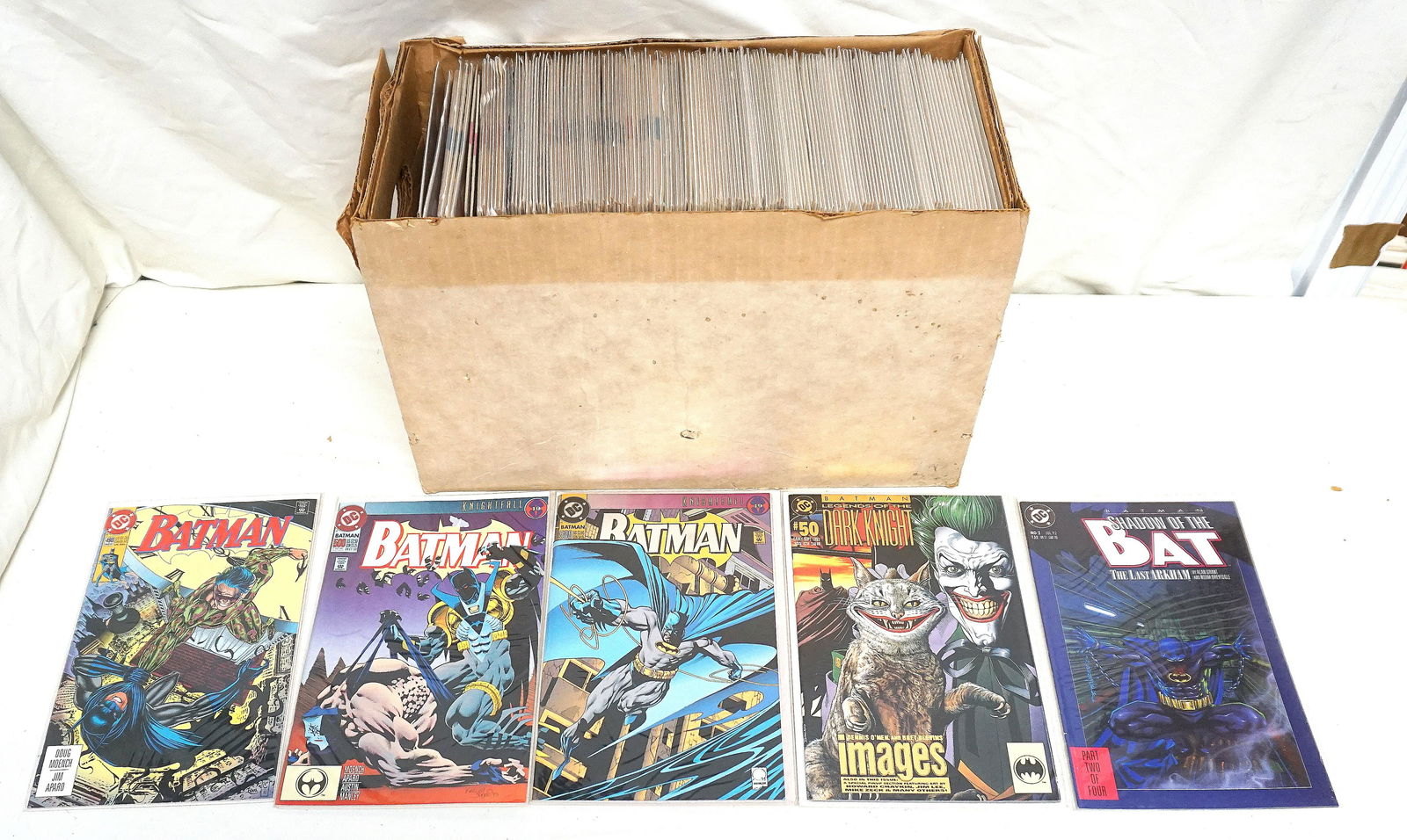 LARGE LOT OF DC BATMAN COMICS (1 of 5)