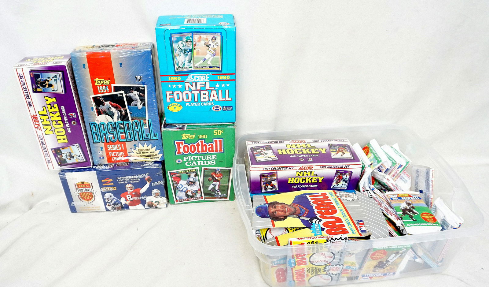 VINTAGE FACTORY SEALED & WAX PACK SPORTS CARDS (1 of 4)