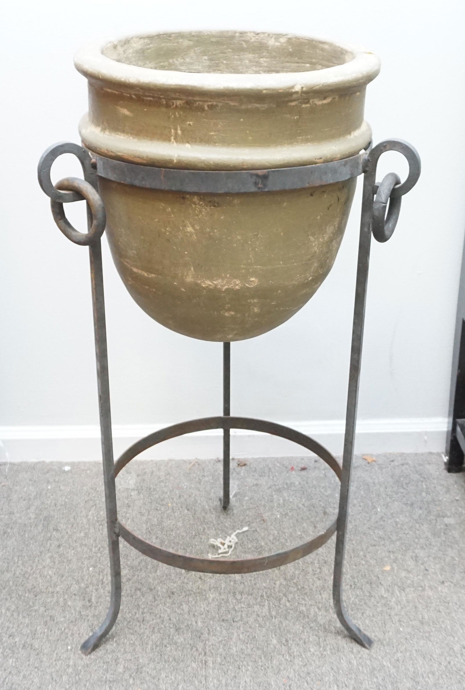 LARGE CONTINENTAL OLIVE JAR ON STAND (1 of 4)