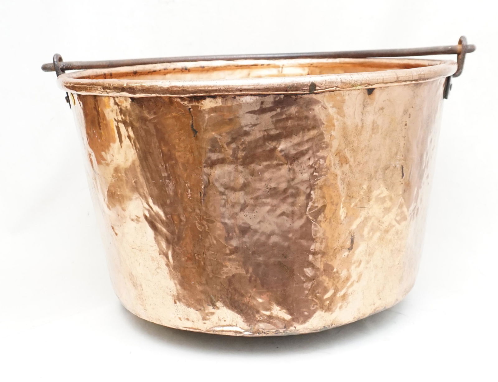 LARGE COPPER CAULDRON WROUGHT IRON HANDLE (1 of 8)