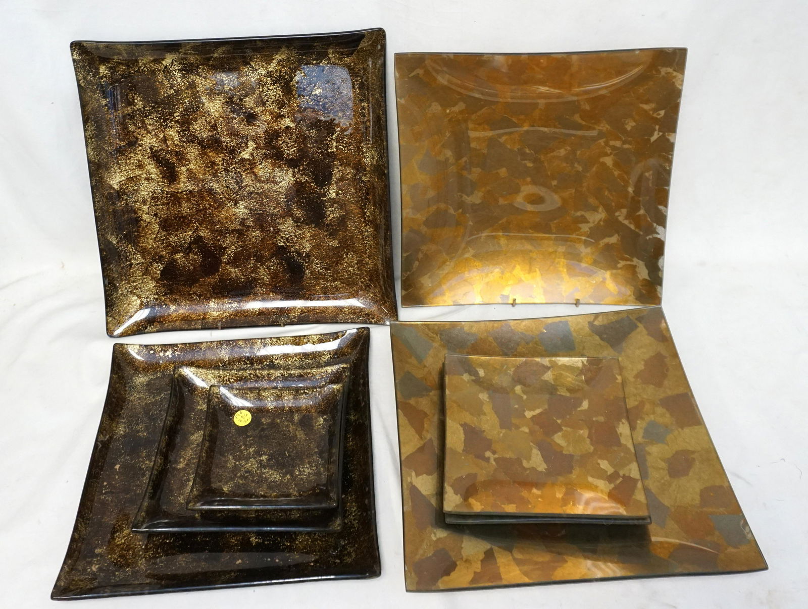 8 pc CONTEMPORARY GOLD LEAF GLASS PLATES (1 of 5)
