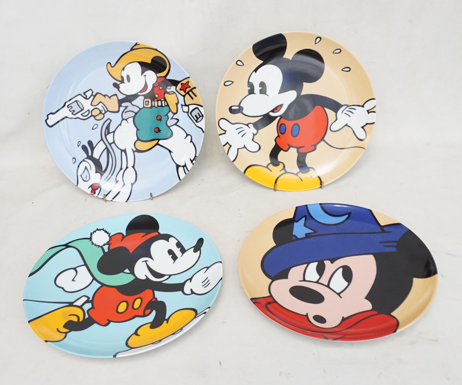 4 DISNEY CLASSICS COLLECTIBLE PLATES (1 of 5)