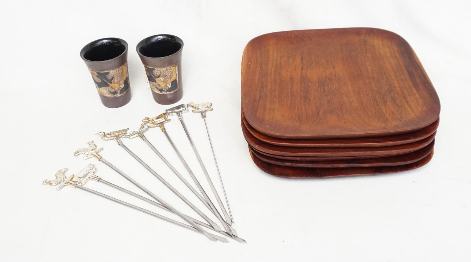 16 PC WOOD PLATES - SKEWERS - CUPS (1 of 8)
