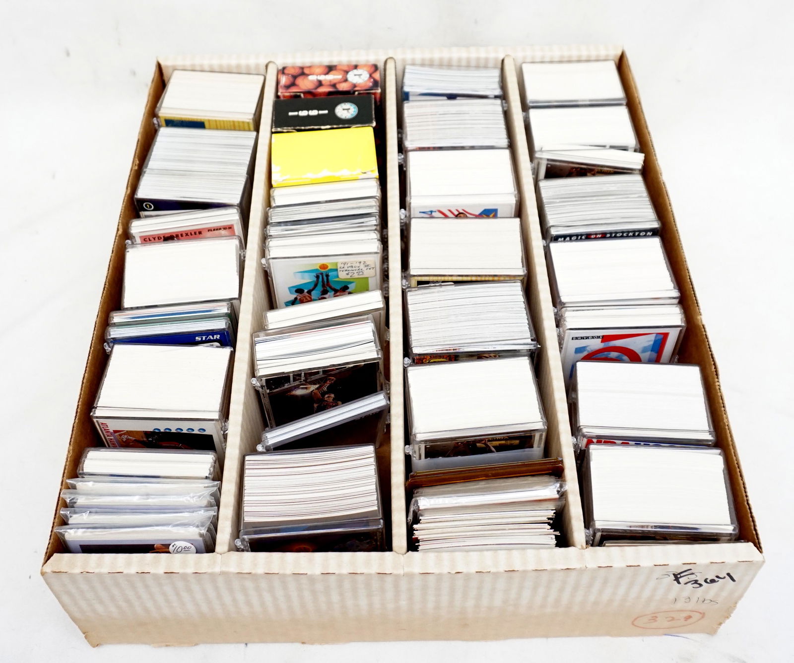 VINTAGE BASKETBALL TRADING CARDS (1 of 9)