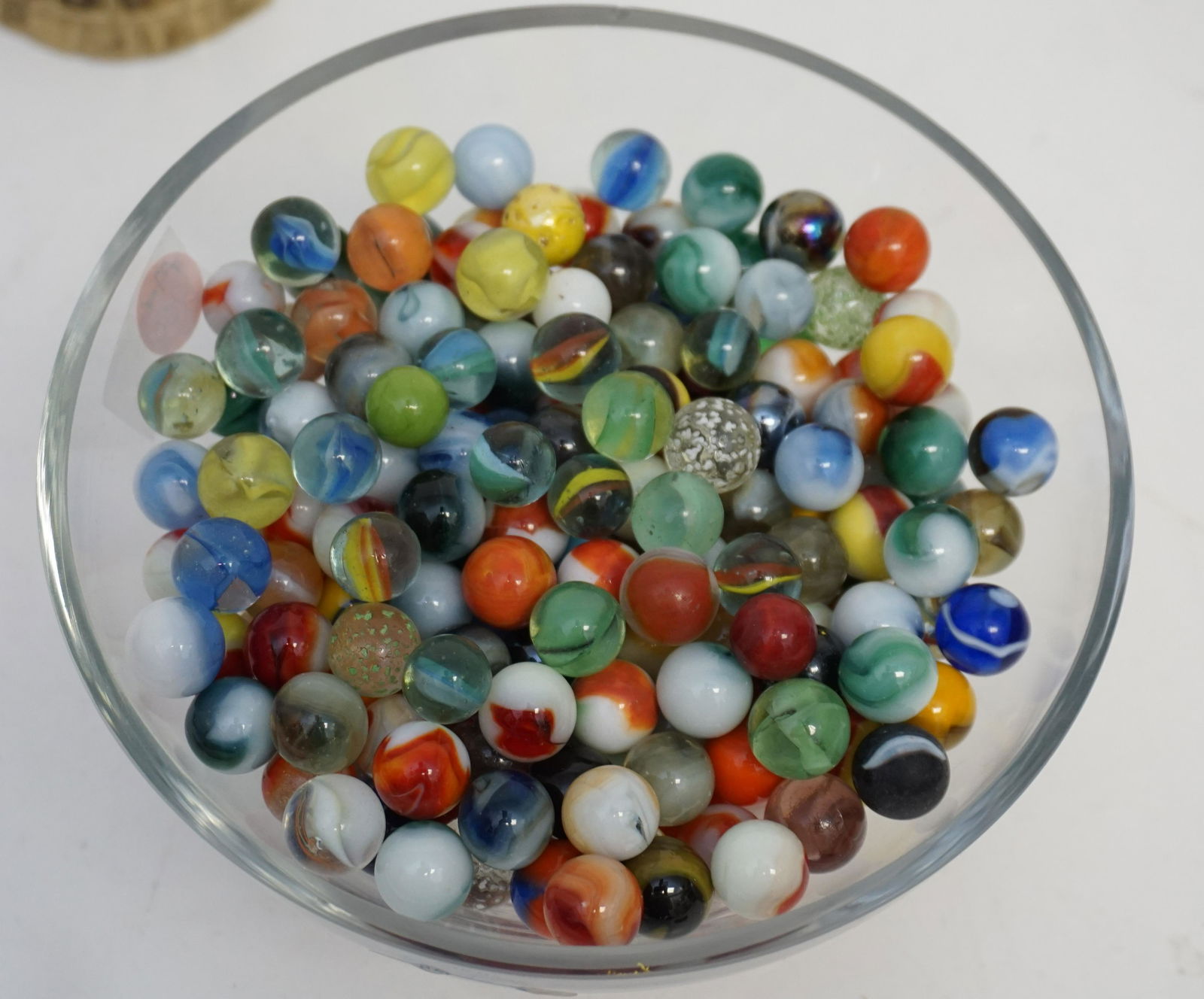 LARGE GROUPING VINTAGE GLASS MARBLES IN GLASS BOWL (1 of 6)
